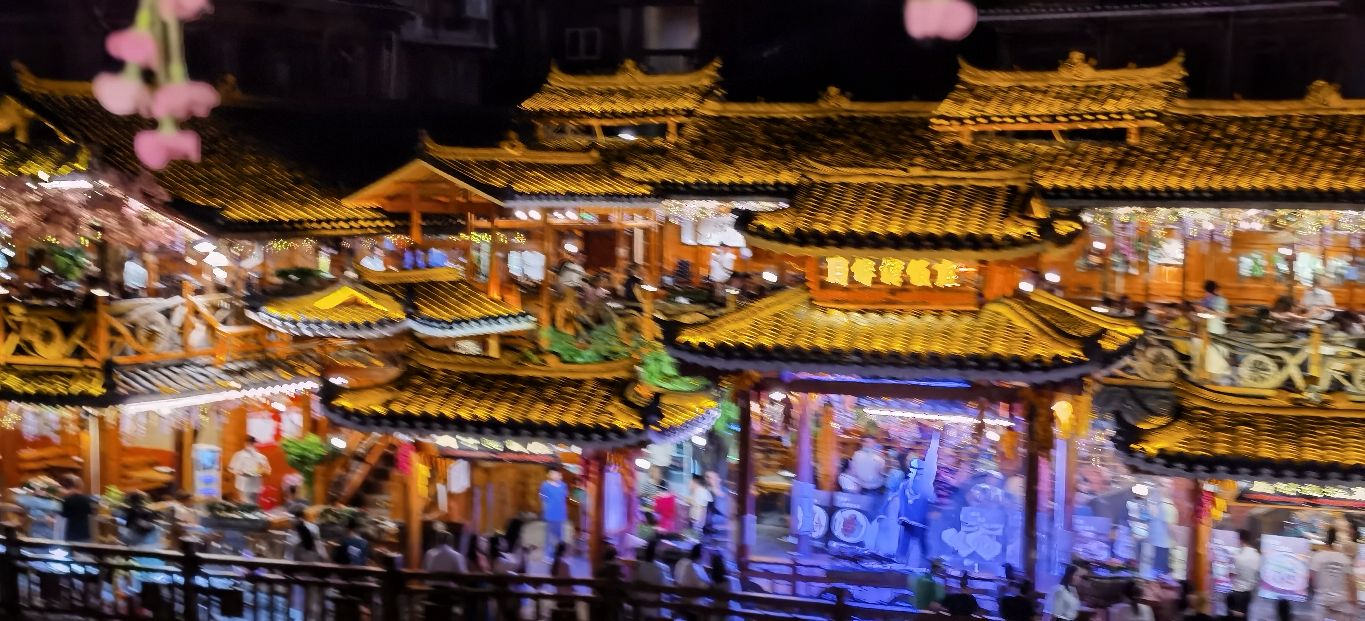曾祥裕风水团队走进千户苗寨 探索特色旅游经济兴旺的人文环境因素