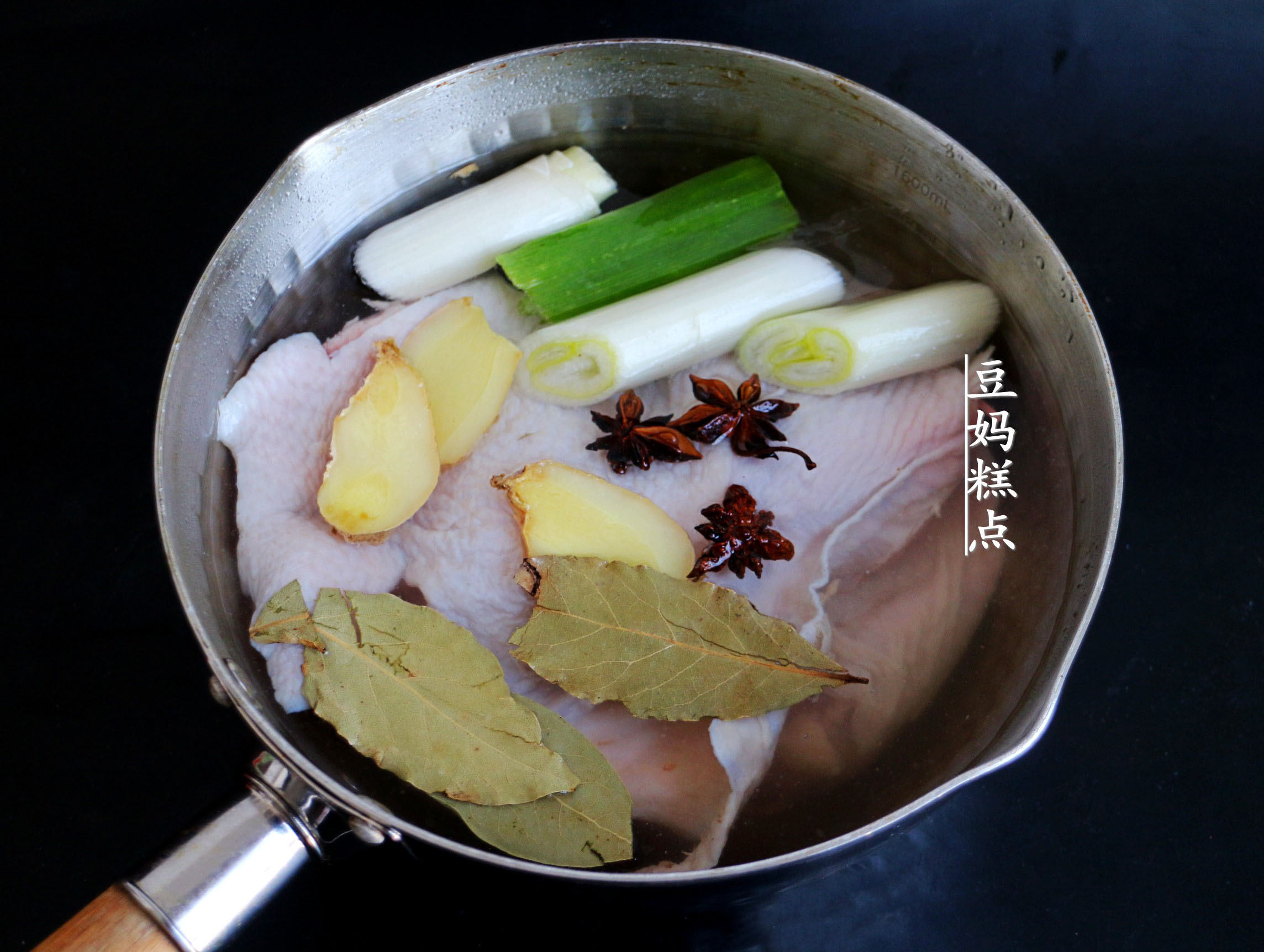 大年三十，做“口水雞”，這樣切一切就上桌