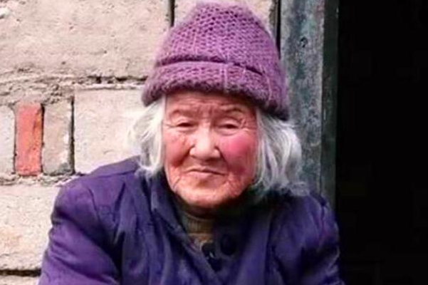 九旬农妇拒绝上户口，死前才说出真实身份，网友：藏得很深