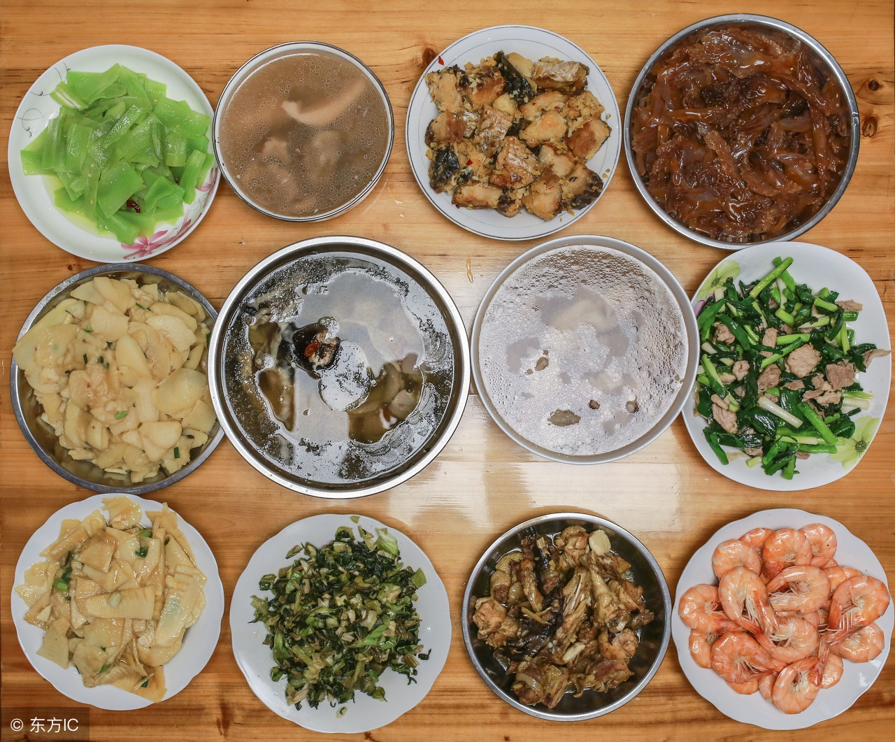 实拍10个家庭春节年夜饭，南北方各有差异，一年中这顿饭最有意义