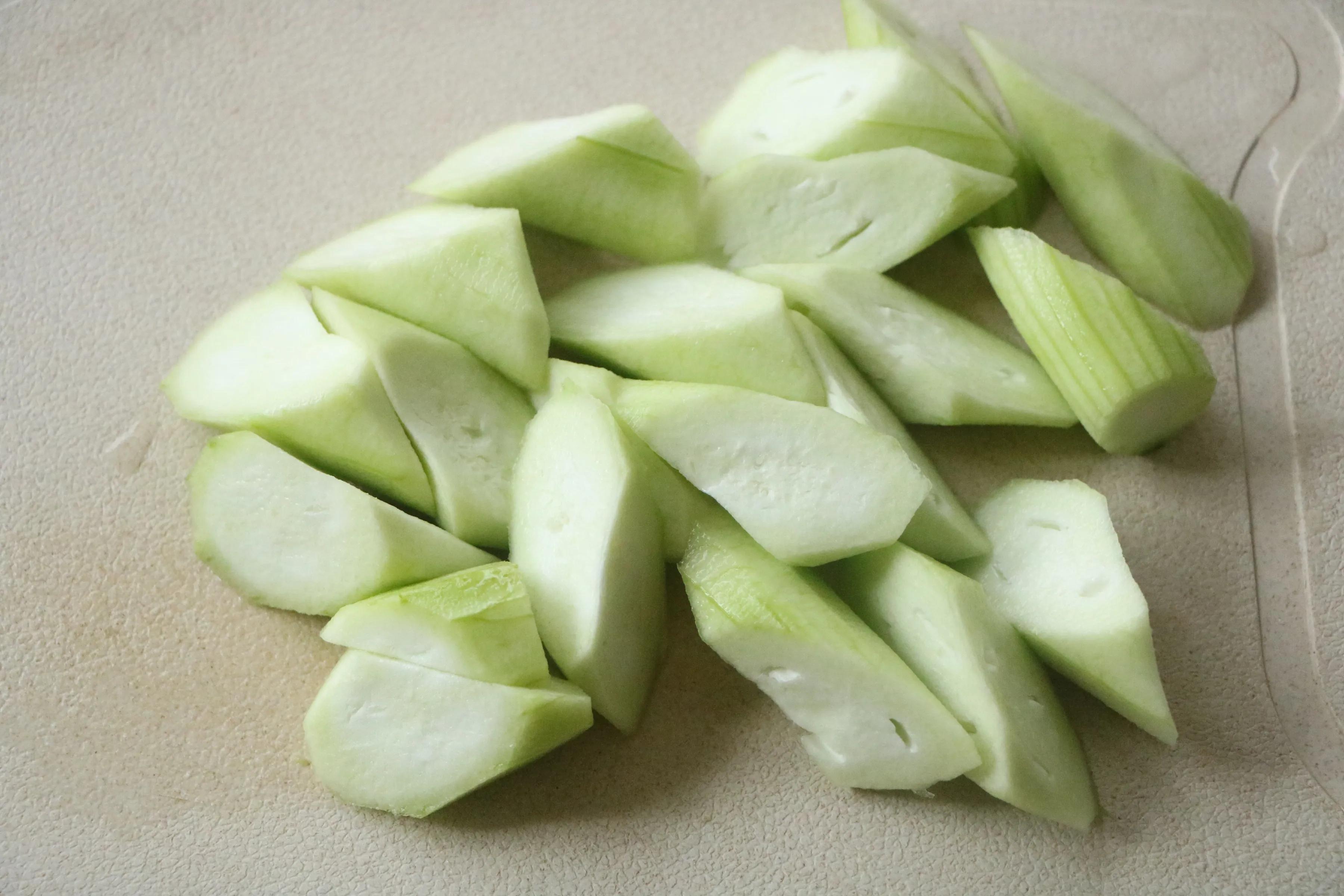 夏天没食欲，煮上这样的一锅汤水，清淡爽口，解暑又解腻，超舒服