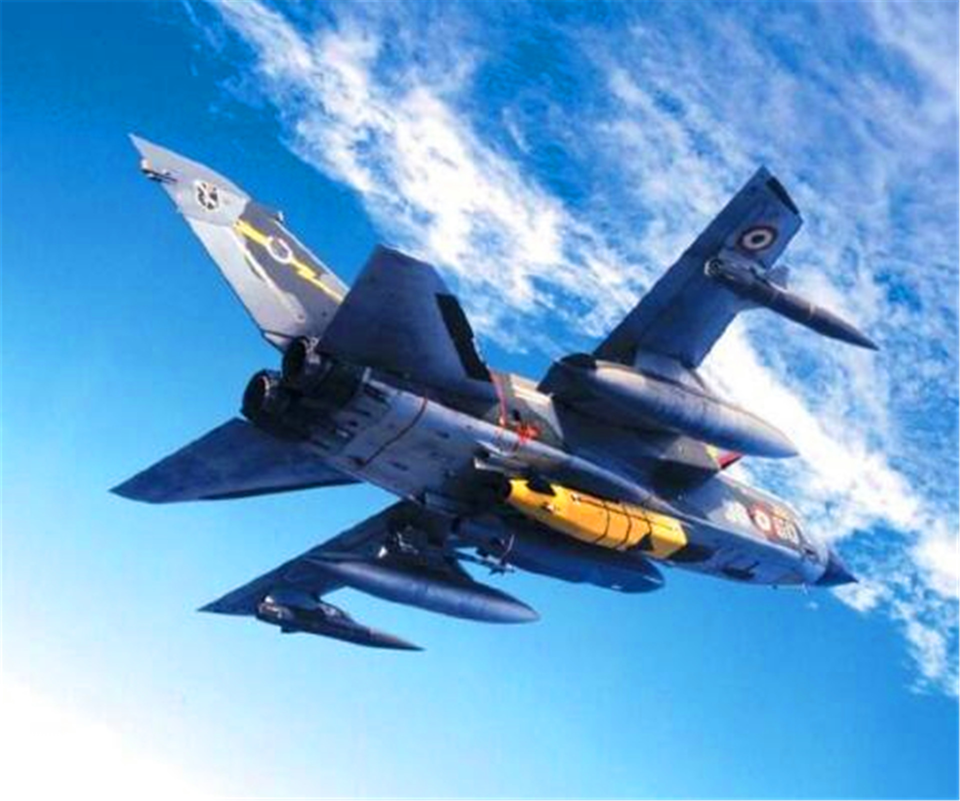 俄飞行员“酒驾”，开着120吨轰炸机狂飙，吓跑