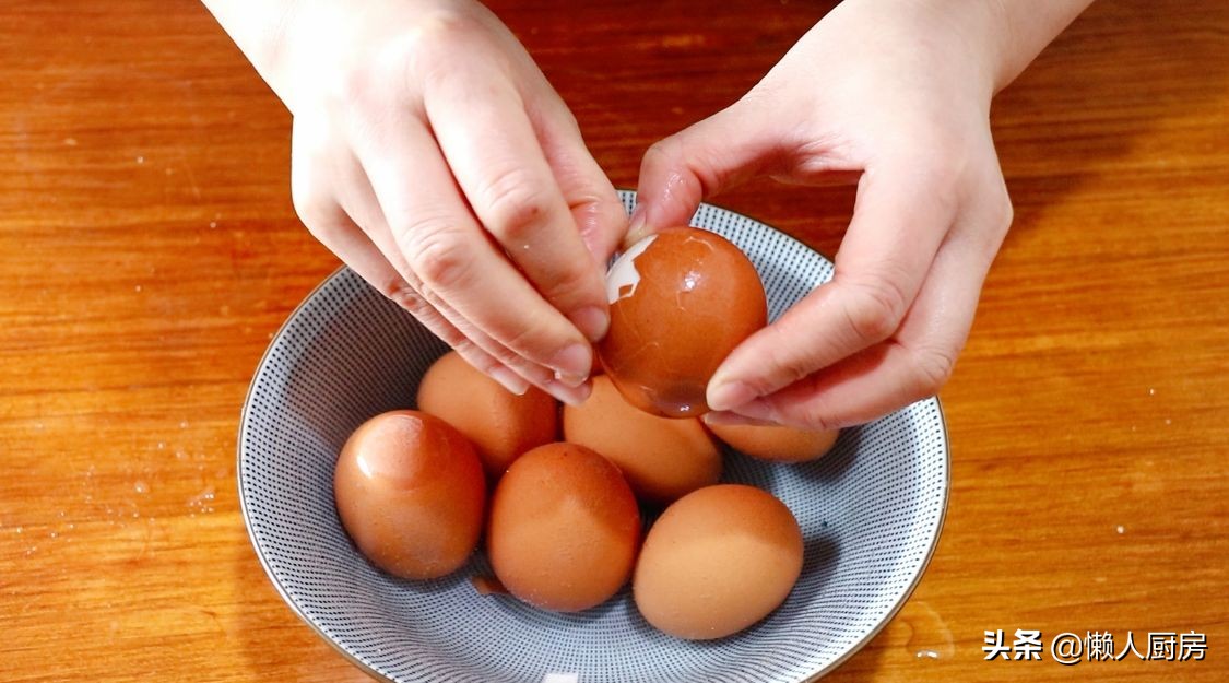 過年吃點不一樣的，用可樂雞翅的做法做雞蛋，酥酥的表皮，超好吃