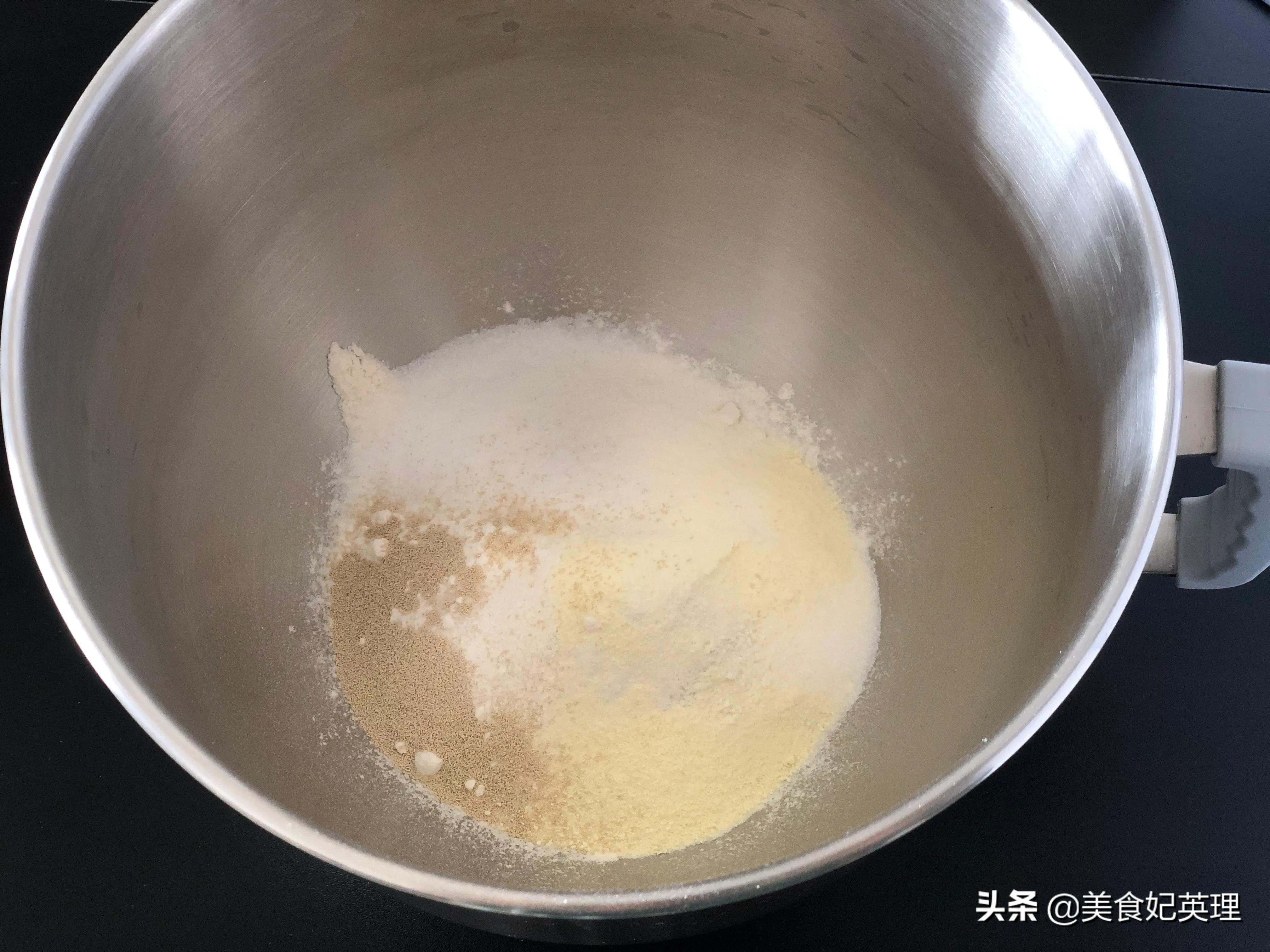 这面包不放色素却能金灿灿，香软异常特好吃，没想到竟是用它做的