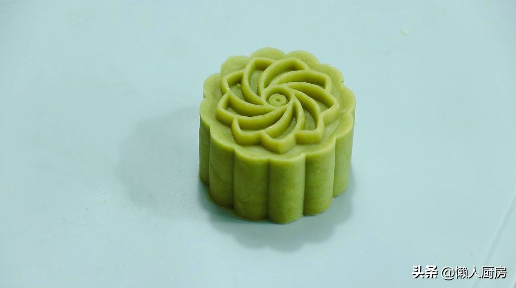 这是不用面粉的月饼，也不要烤，白芸豆的炒制很重要