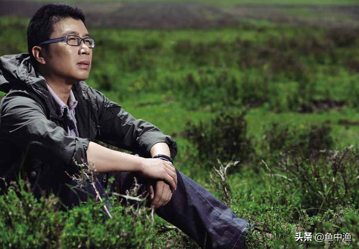 靠《两只蝴蝶》狂赚2亿，敢跟刘德华拼人气，庞龙终究毁于口水歌