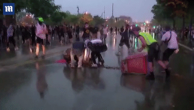 美国黑人男子被白人警察膝压脖子 6分钟身亡引发抗议