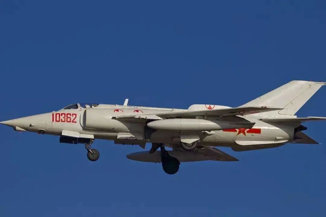 A10和苏25还继续用，我国的强5为何早早就退役？