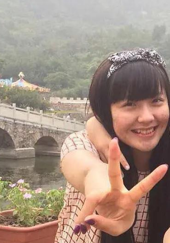 《创3》王艺瑾旧照，身材较胖、一脸痘痘，减肥前后判若两人