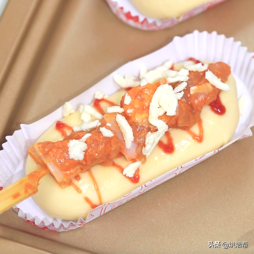 爱吃肉的一定要试试这款面包，咬上一口满满的肉块，幸福感爆棚