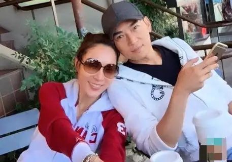 愚人节吃瓜真假难辨：2人官宣恋情，3人分手婚变