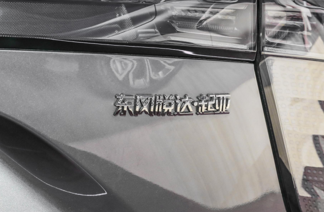 不是BBA，却要被“抠标”，三大新晋“豪华”品牌到底错在哪里？