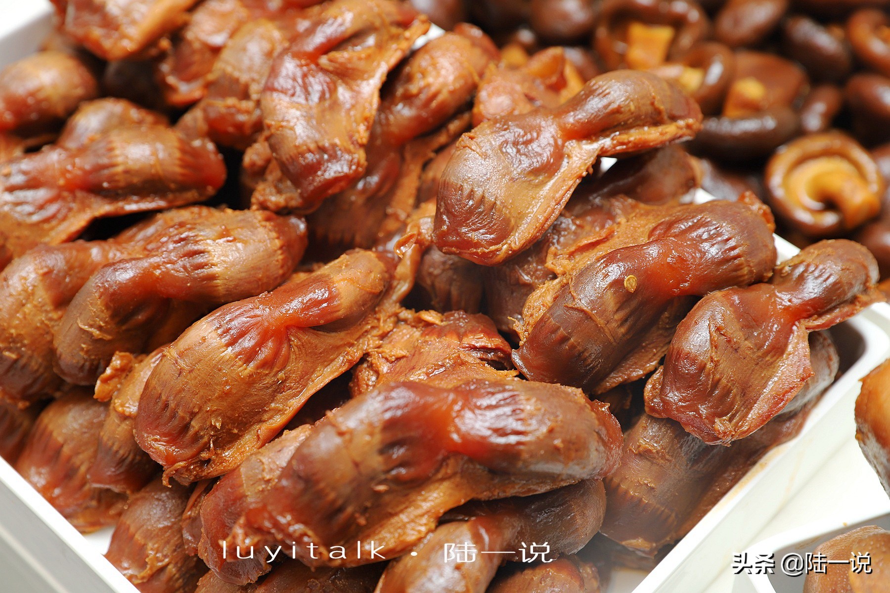 鸭舌50克近16元，我没控制住，要了3鸭头、5鸭翅、8鸭掌、16鸭舌