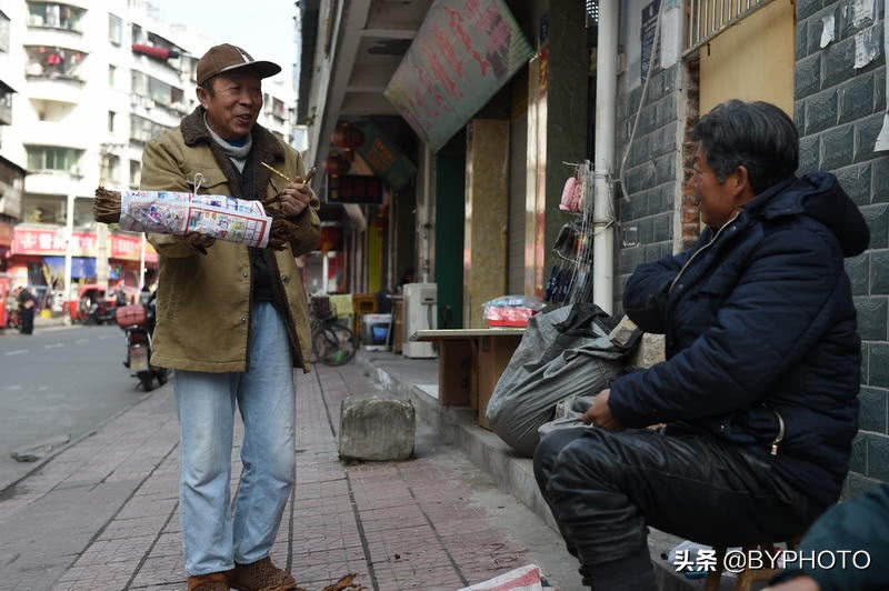 四川老人喜欢的“雪茄”，只论斤卖，让年轻人头昏眼花