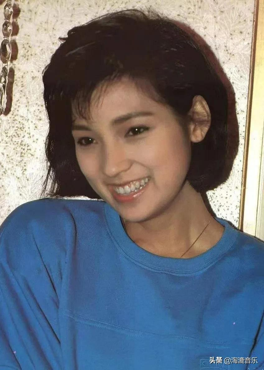 周星驰青梅竹马的街坊,嫁给最帅“杨康”,这个女人真如此好命?
