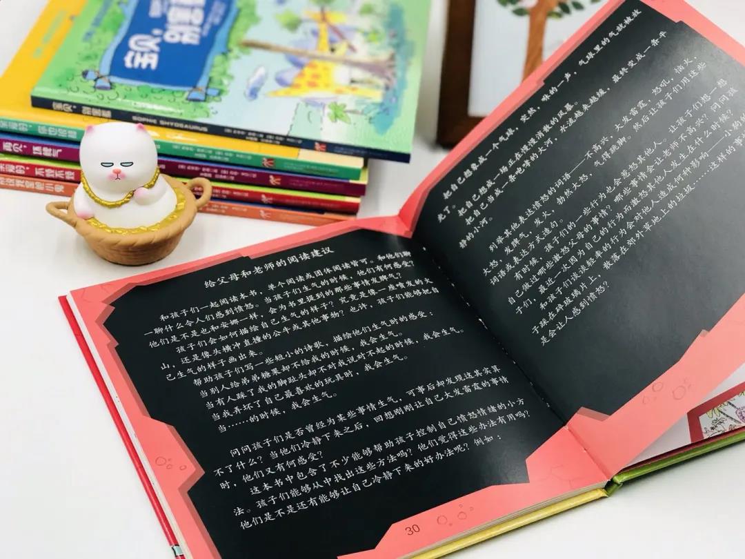 嗯哼踩疼脚崩溃大哭，霍思燕的处理方式获百万点赞，堪称教科书级