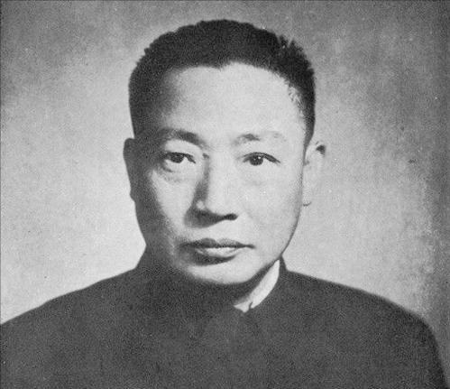 特务头子戴笠坠机身亡，儿子被解放军枪决？蒋介石下令该如何善后