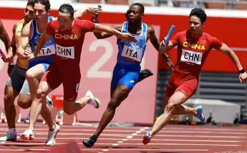 男子4X100中国晋级美国出局，美网友破防：竟然被中国淘汰了，中国