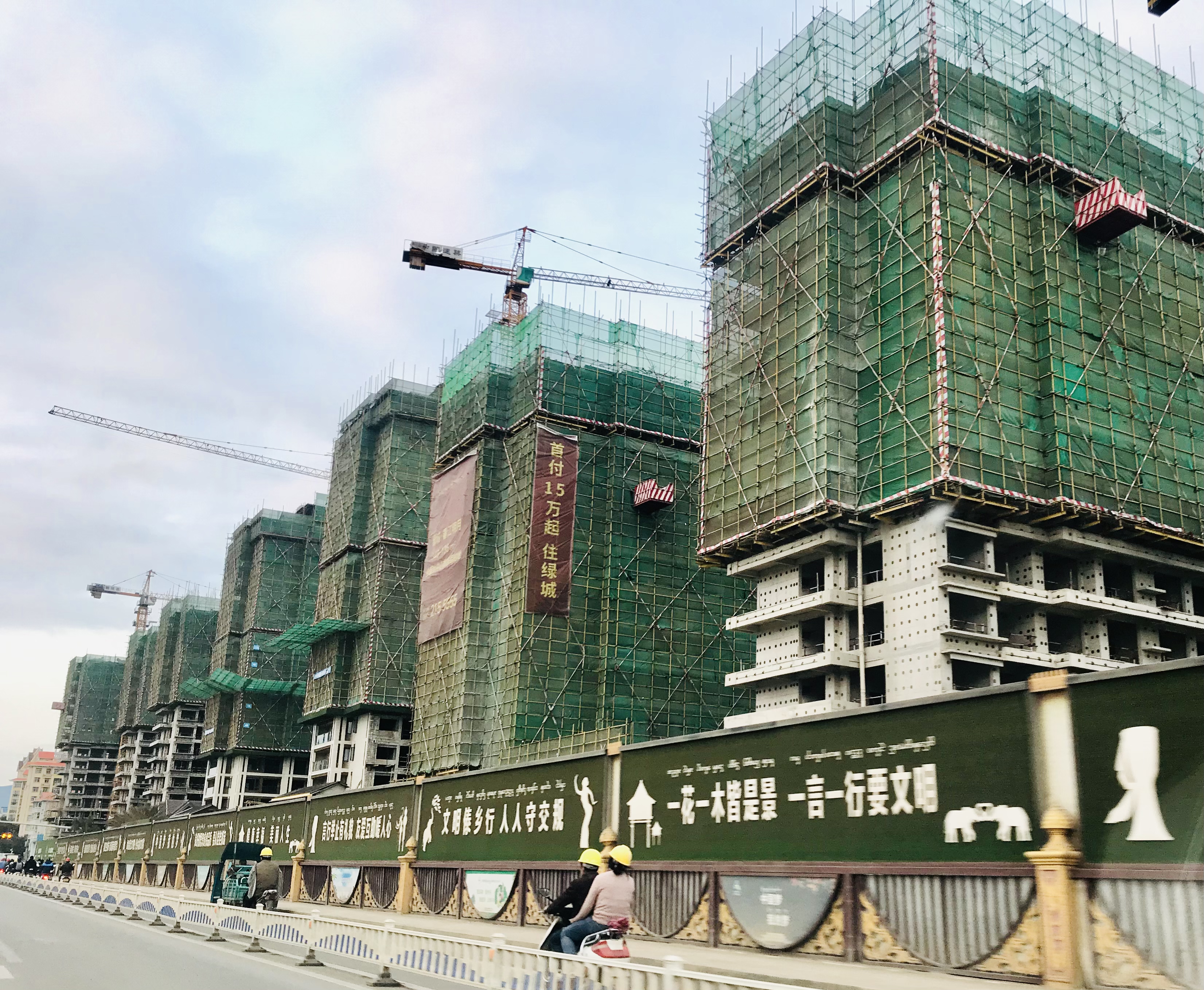 最低卖到5800元！在西双版纳“贴身肉搏”的开发商们