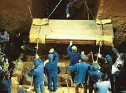 日本三个月内五次索要她的头发，从半根到一丝