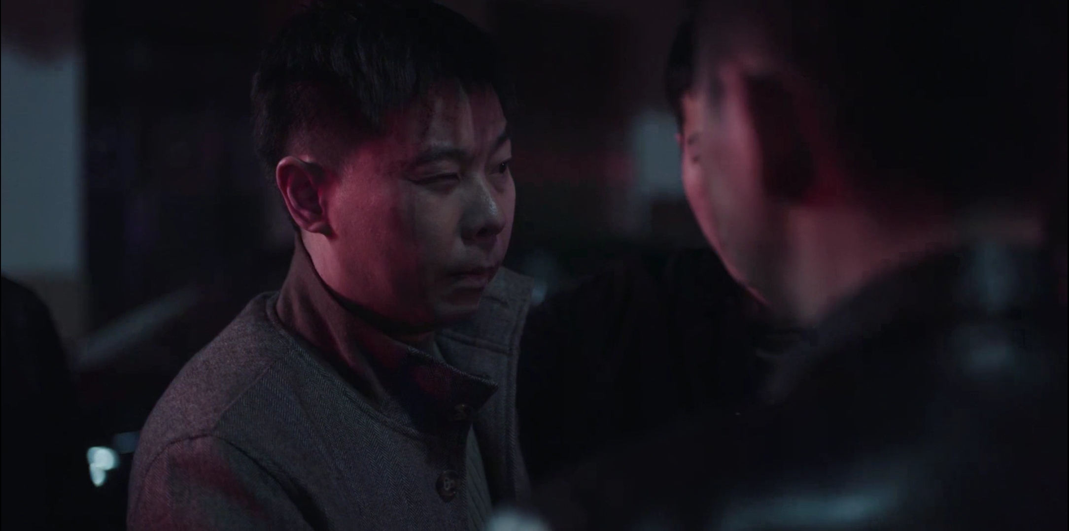 扫黑风暴：裴伟是反派吗，审判入场时被打马赛克，为何这般操作