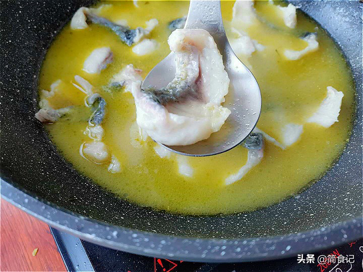 Make sauerkraut fish, the fish fillet will be broken after the pot?  Chef: One more step, the fish fillets won’t break for a long time and are more tender