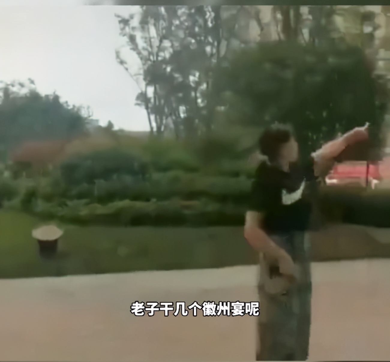 叫嚣“狗比人值钱”，徽州宴老板娘被拘！丈夫公开道歉，多位顾客退订酒席
