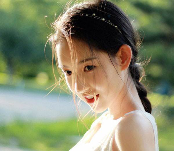 娱乐圈惊现女版罗志祥，23岁四段恋情，还有导演男友为其自杀？