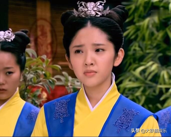 同一部剧中，当女配和女主造型一样，就很考验