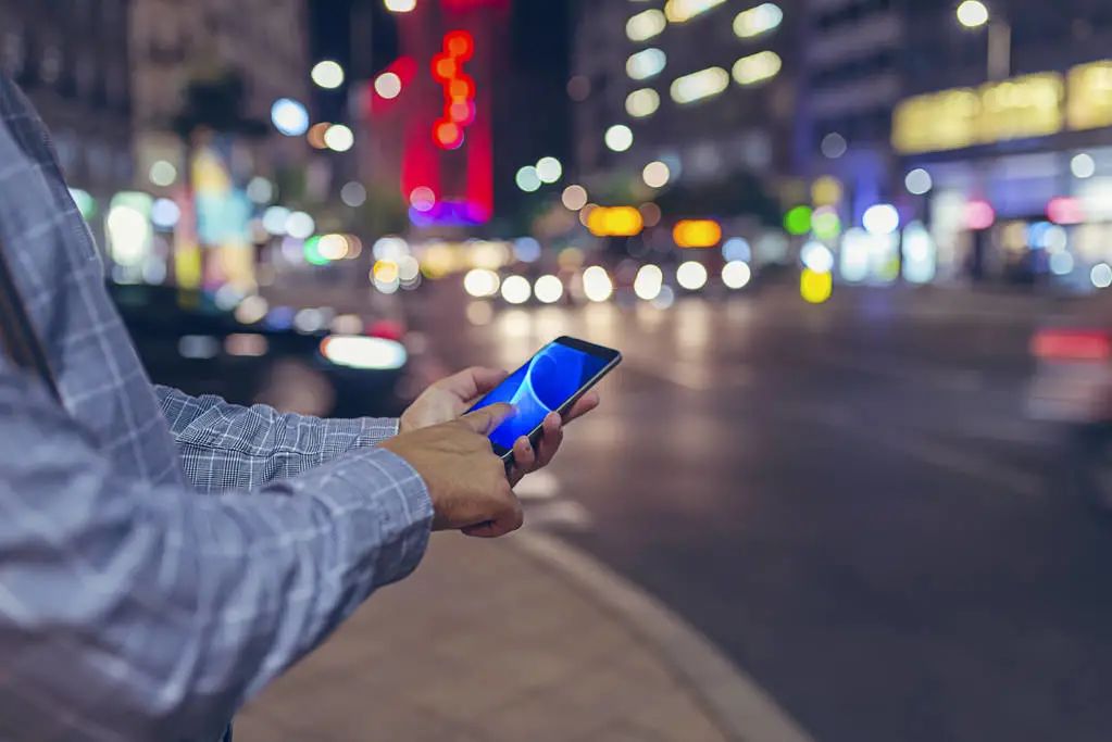 自媒体如何才能赚到钱？图文和短视频的市场在哪里