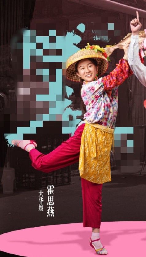 霍思燕儿子嗯哼曝近照，外型帅气站姿笔直，细胳膊瞩目婴儿肥消失