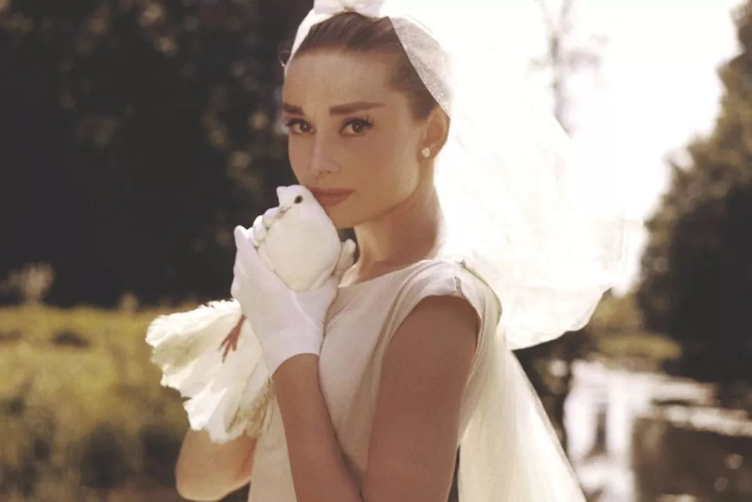 最美天使—奥黛丽·赫本罕见照片，9部电影回顾天使在人间的轨迹