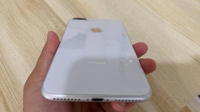 看了苹果二手iPhone收购价，我忽然感觉iPhone8P不香了