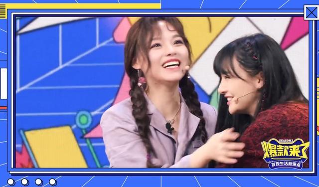 黄霄云面对郑爽紧张到语无伦次，郑爽这个动作