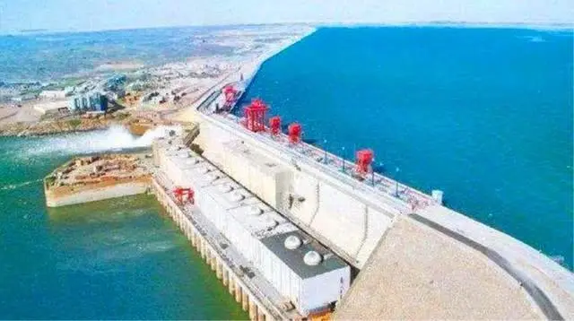 中国又火了！“切断”世界最长河流，让非洲穷