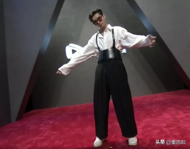 星光红毯众星造型：乔欣透视装抢镜，热巴大秀