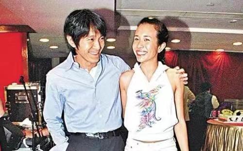 “情场鬼见愁”周星驰的心酸情史，和被他狠狠伤害的4个女人