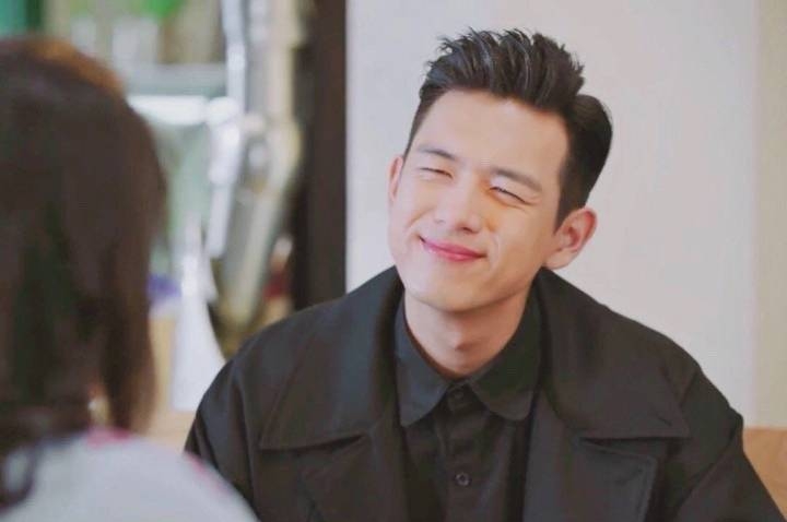 李現自稱不是偶像是演員，不抽煙不喝酒，每晚堅持健身超自律