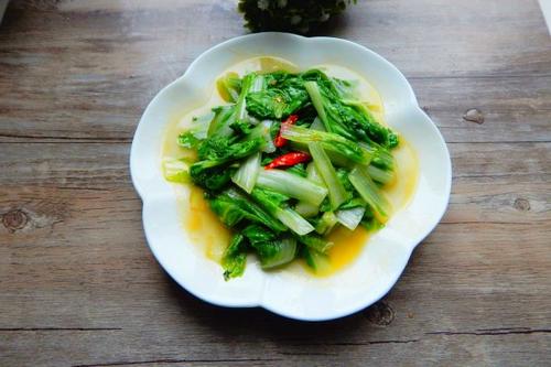 家庭炒菜時用白醋還是陳醋？看完后明白了，原來差別這么大
