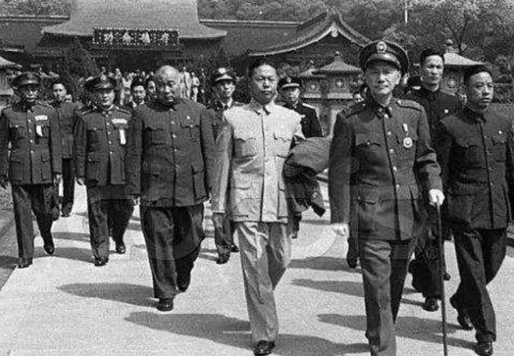 年轻貌美的戴笠秘书，嫁给51岁的“西北王”胡宗南，他有何魅力？