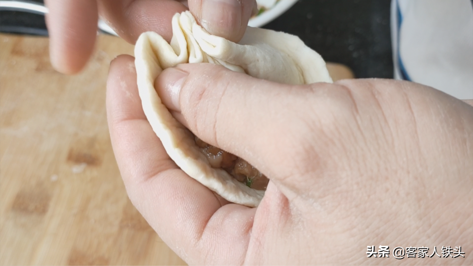 新手做包子？ 教你一個小訣竅，鬆軟白嫩多汁又好吃，咬一口滿嘴香