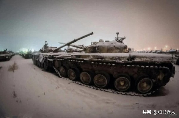 实拍俄罗斯坦克储备场，T-72全面保养，为何更先进的T-80被荒废？