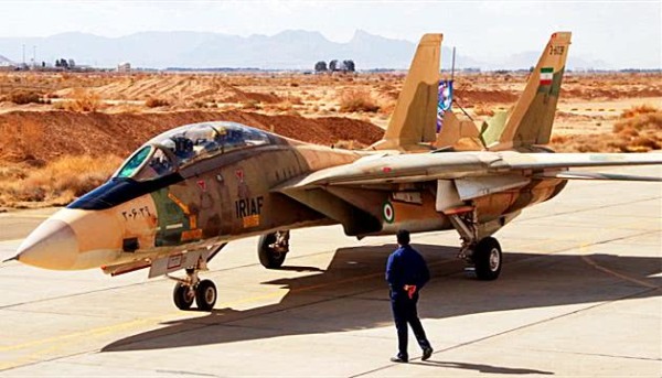 海峡上空爆发激烈狗斗！大国舰载机被连续咬尾