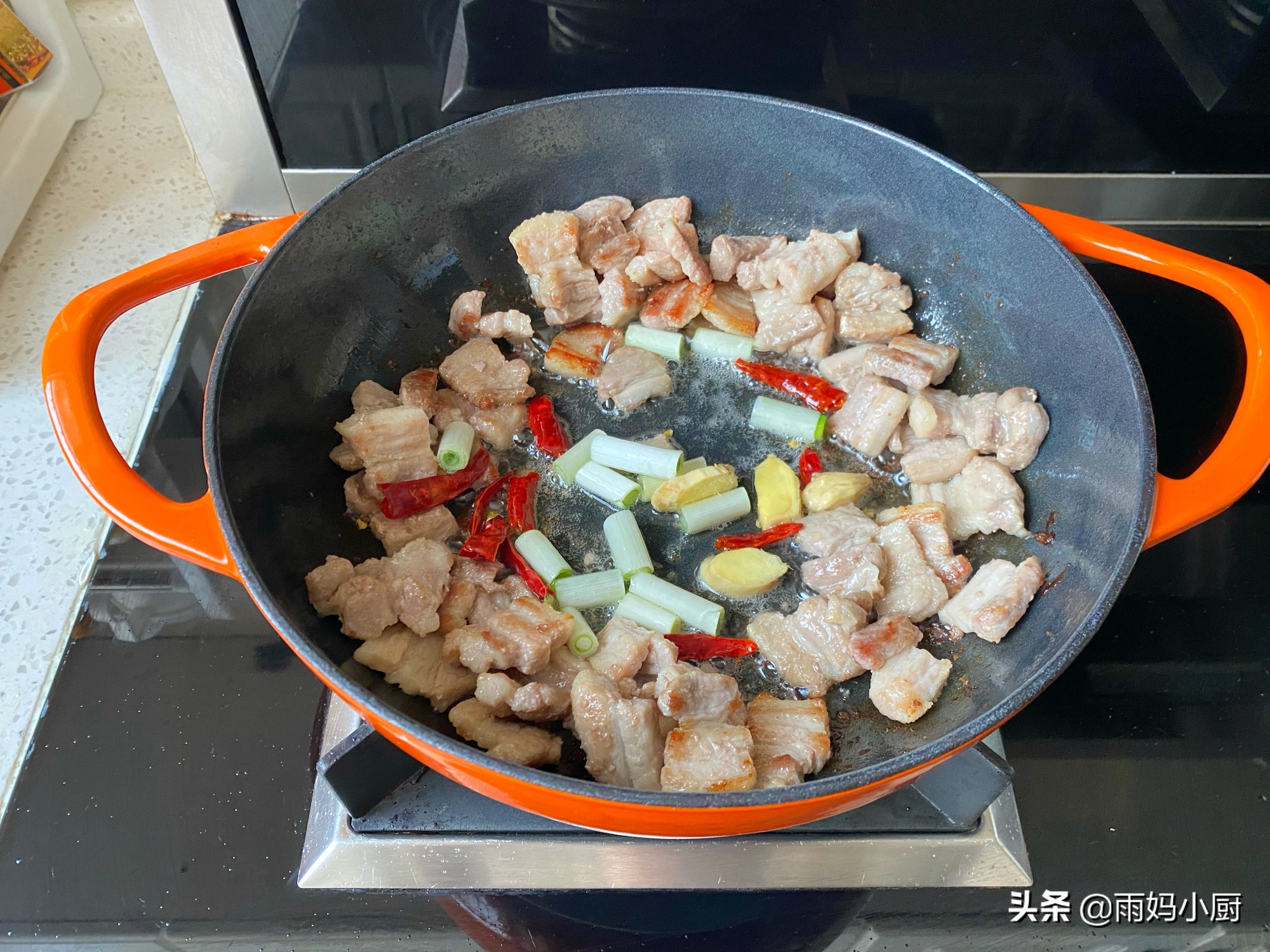 元旦团圆必做的炖菜，鲜香入味的五花肉炖鹌鹑蛋，美味滋补超下饭