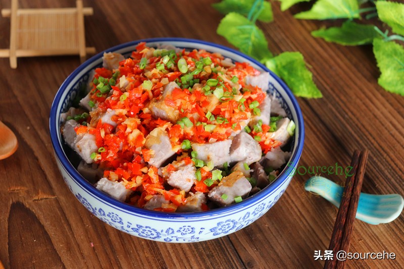 芋头的懒人做法，不炒不炸，用电饭锅煮，软糯香辣，很好吃