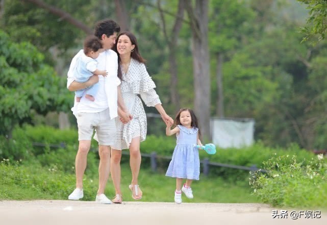 鍾嘉欣開心曬女兒第一次縫紉作品放棄事業樂於當全職媽媽