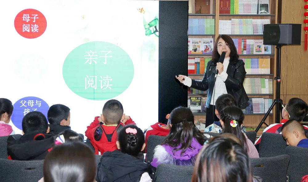 【颂百年风华 传红色基因】白银市“阅读伴成长·书香润铜城”第二期亲子阅读活动在市新华书店举行