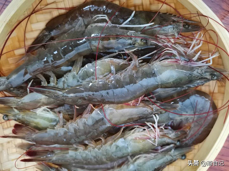 水煮蝦，冷水煮還是熱水煮？ 大廚教你正確做法，蝦肉細嫩，還不腥