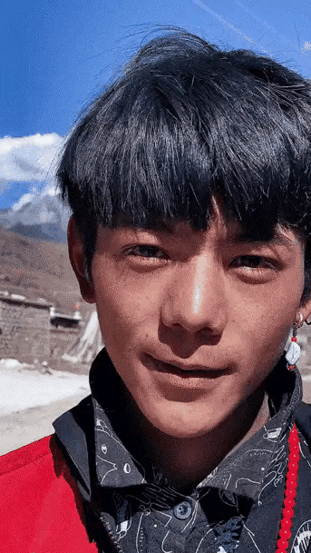 Groups of Tibetian is small man is true, the biggest lucky either " explode red " , have an ordinary father and mother however