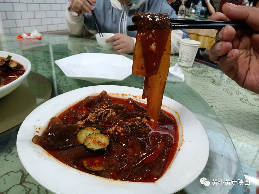 陜西這個(gè)大牌度假區(qū)很不錯(cuò)！美食很多消費(fèi)低,，最低30元就能住一晚